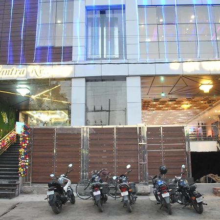 Hotel Mantra Regency Gaya Buitenkant foto