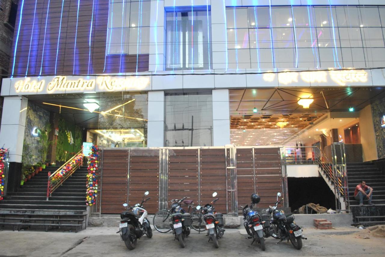 Hotel Mantra Regency Gaya Buitenkant foto